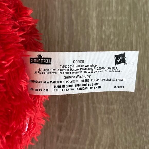 NWOT … HASBRO “Sesame Street” Tickle Me Elmo - Picture 3 of 3